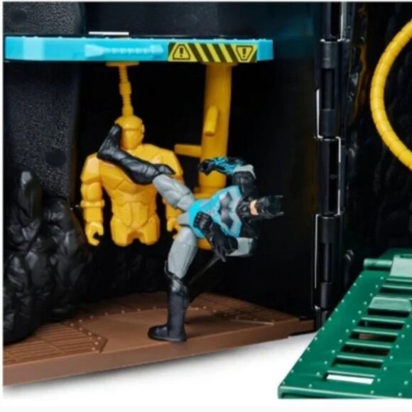 Batman Bat-Tech Batcave Giant Transforming Playset DC Comics🆕⌚📦🏃💨🚚 - Picture 9 of 16